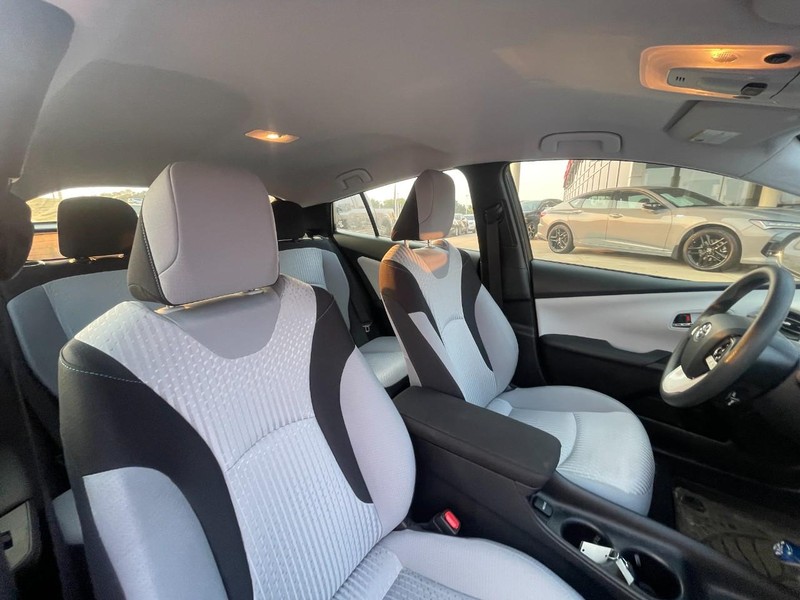 Toyota Prius Vehicle Image 04