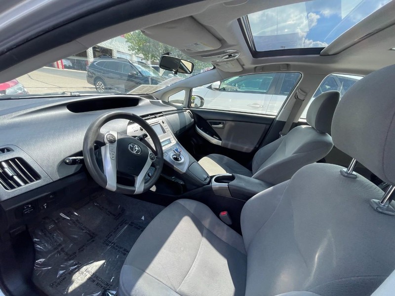 Toyota Prius Vehicle Image 03