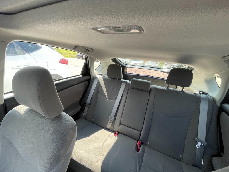 Toyota Prius Vehicle Image 06