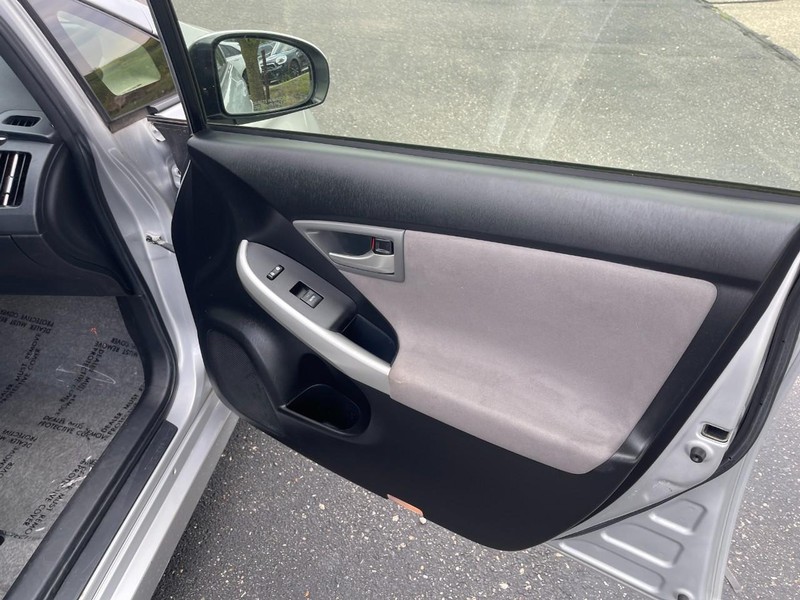 Toyota Prius Vehicle Image 08