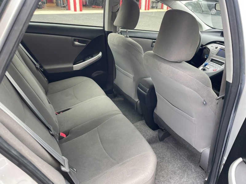 Toyota Prius Vehicle Image 09