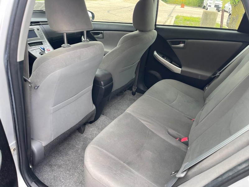 Toyota Prius Vehicle Image 12