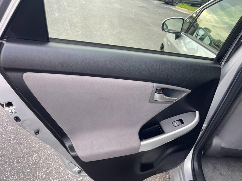 Toyota Prius Vehicle Image 13