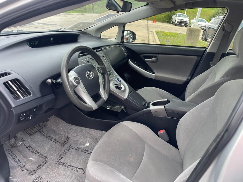Toyota Prius Vehicle Image 14