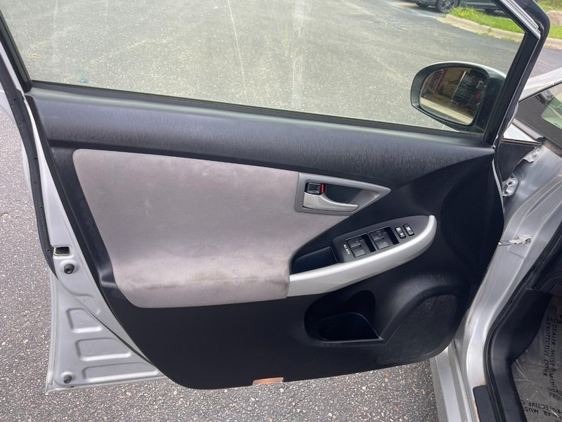 Toyota Prius Vehicle Image 15