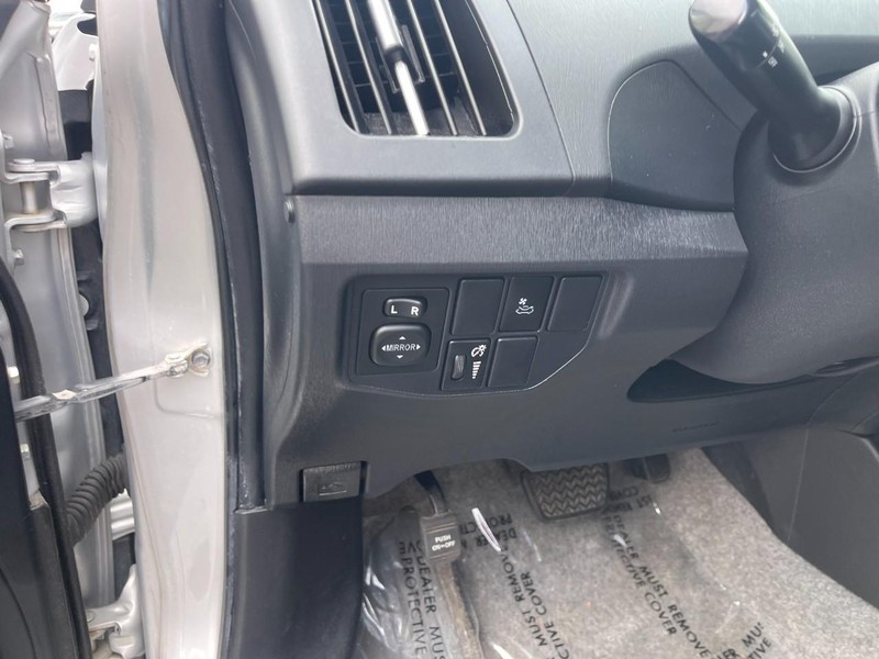 Toyota Prius Vehicle Image 16