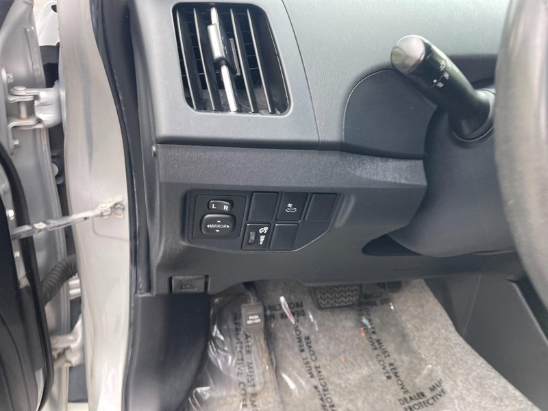 Toyota Prius Vehicle Image 17