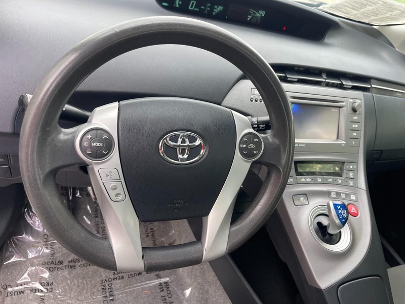 Toyota Prius Vehicle Image 18