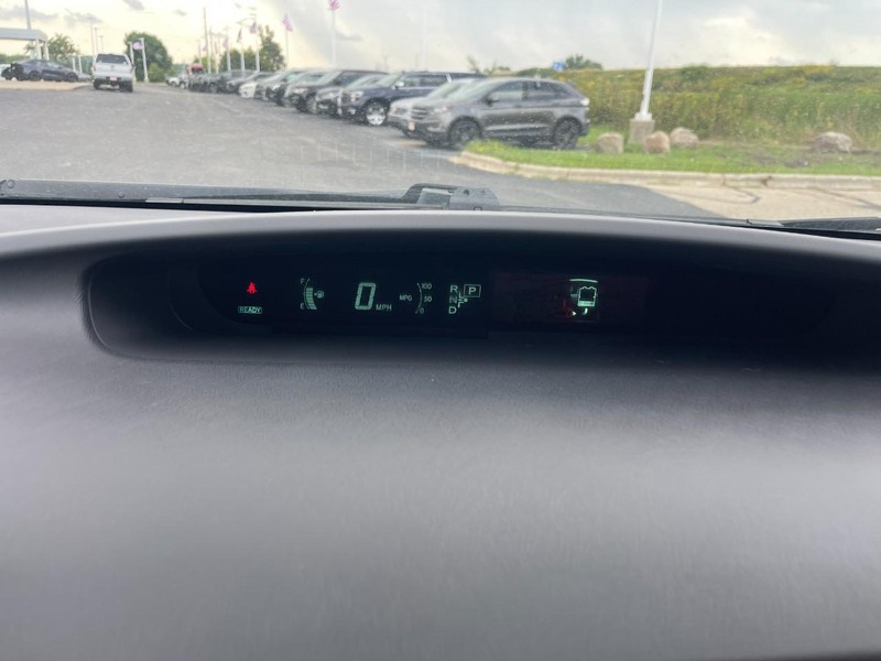 Toyota Prius Vehicle Image 24