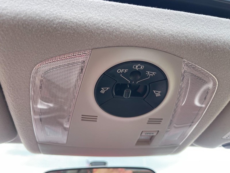 Toyota Prius Vehicle Image 25