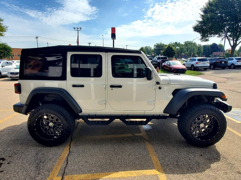 Jeep Wrangler Unlimited Vehicle Image 04