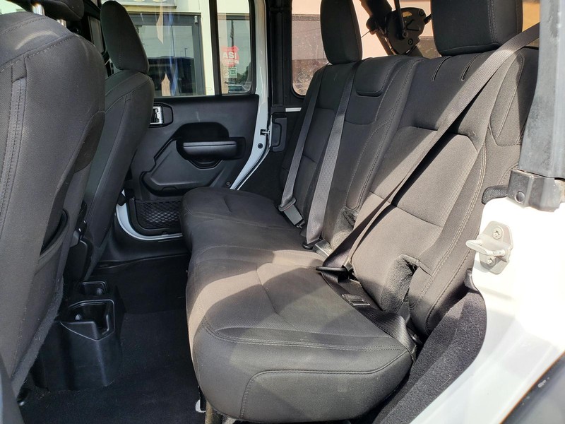 Jeep Wrangler Unlimited Vehicle Image 15