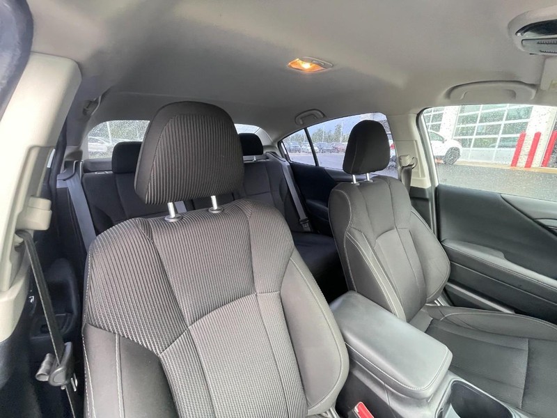 Subaru Legacy Vehicle Image 04