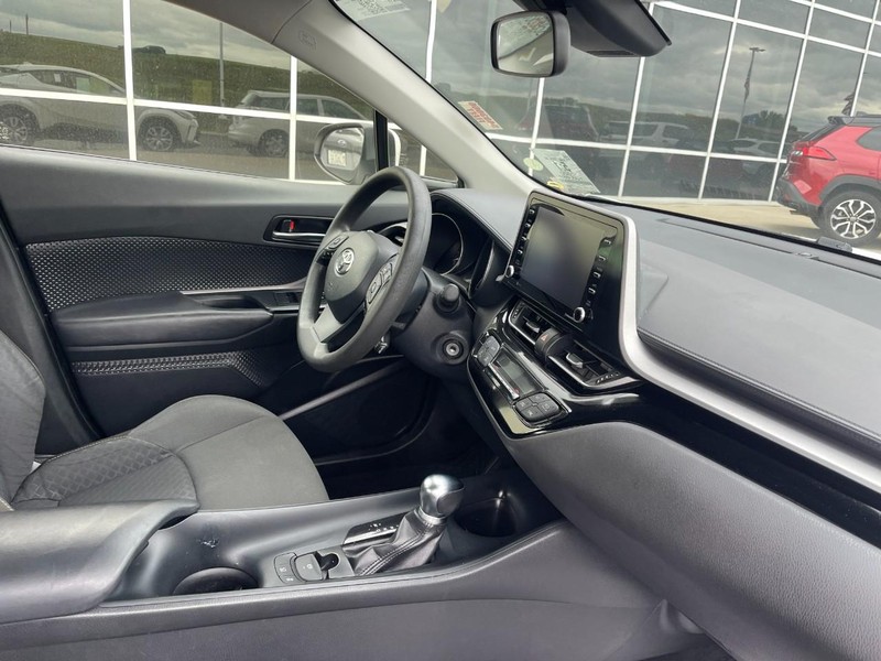 Toyota C-HR Vehicle Image 02