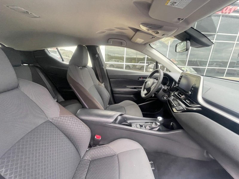 Toyota C-HR Vehicle Image 03