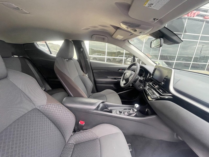 Toyota C-HR Vehicle Image 04
