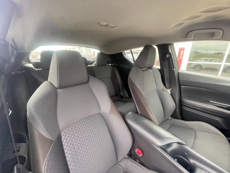 Toyota C-HR Vehicle Image 05