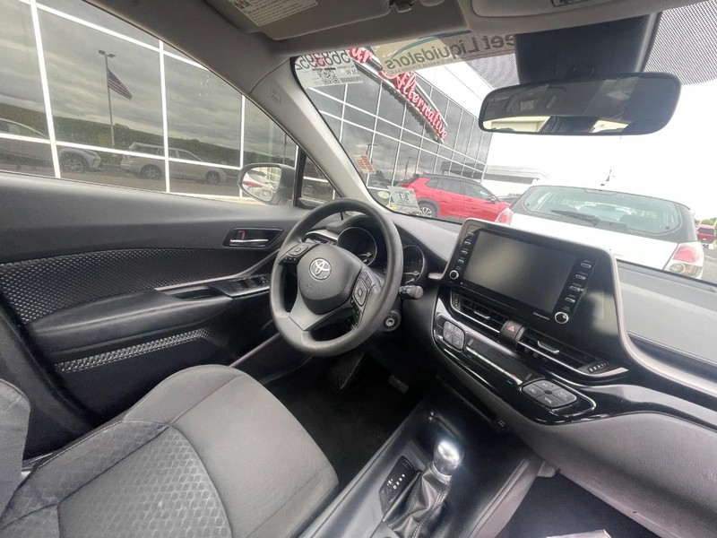 Toyota C-HR Vehicle Image 07