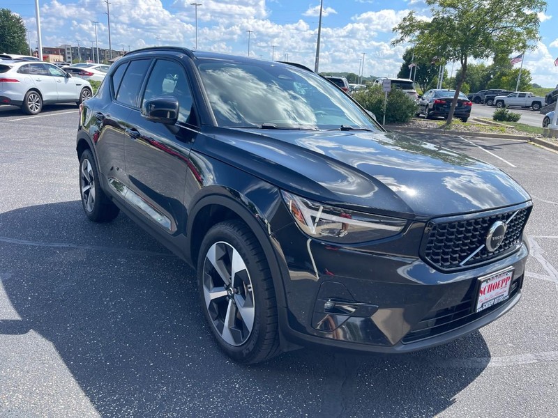 Volvo XC40 Vehicle Image 02