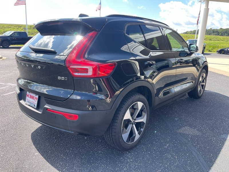 Volvo XC40 Vehicle Image 03