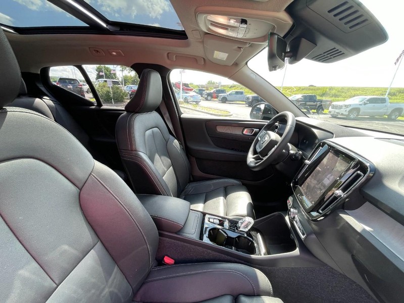 Volvo XC40 Vehicle Image 08