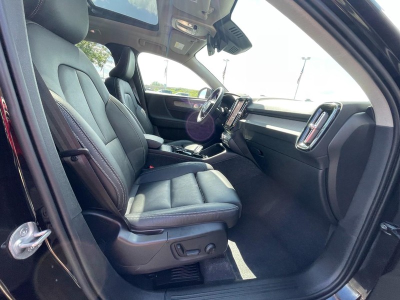 Volvo XC40 Vehicle Image 09