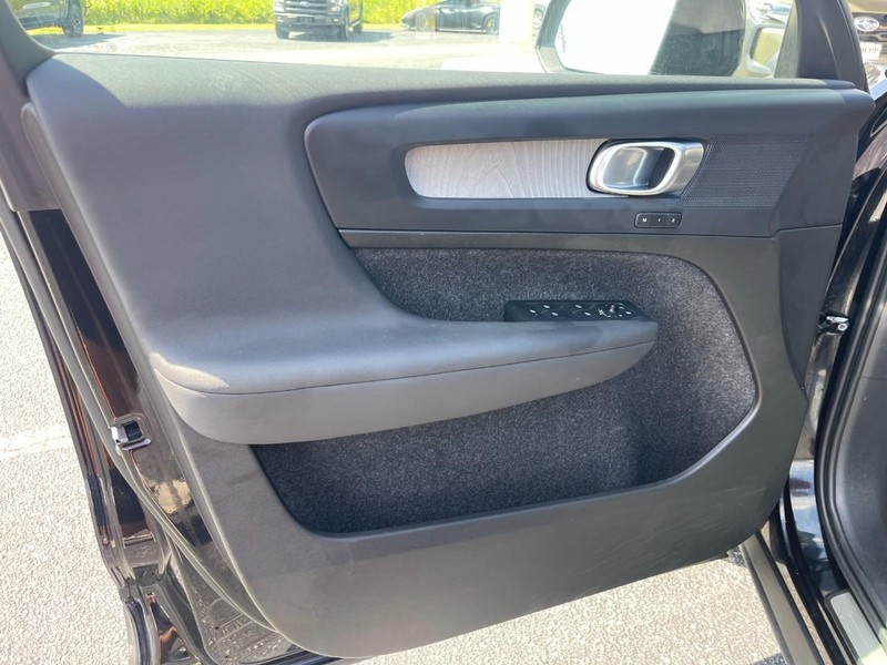 Volvo XC40 Vehicle Image 16