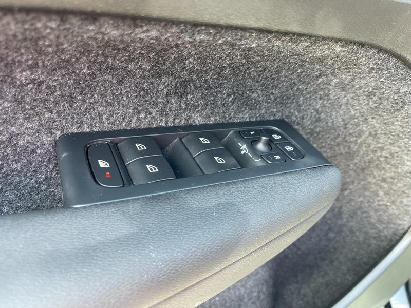 Volvo XC40 Vehicle Image 18