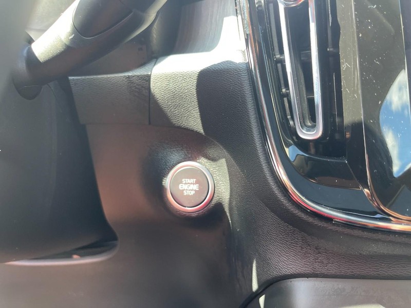 Volvo XC40 Vehicle Image 24