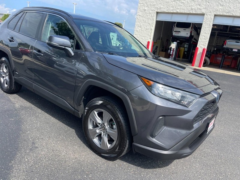 Toyota RAV4 Vehicle Image 02