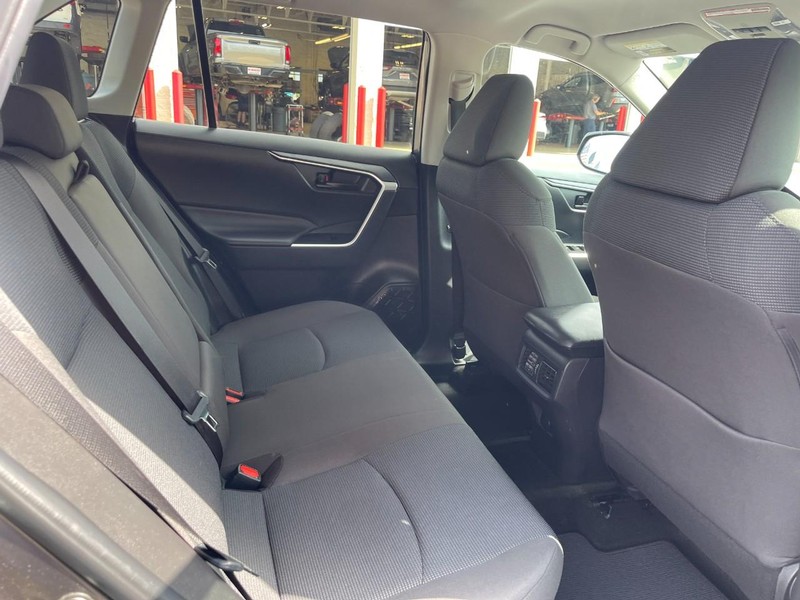 Toyota RAV4 Vehicle Image 12