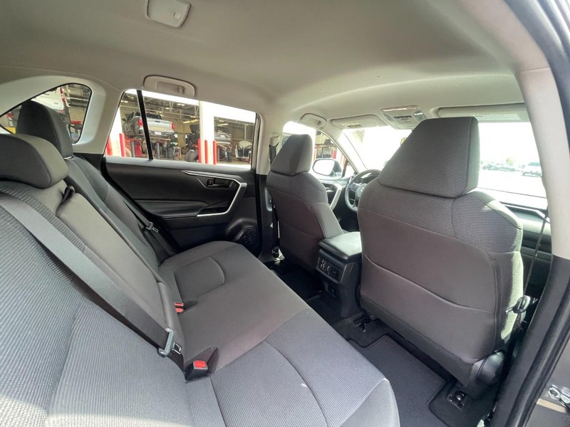 Toyota RAV4 Vehicle Image 13