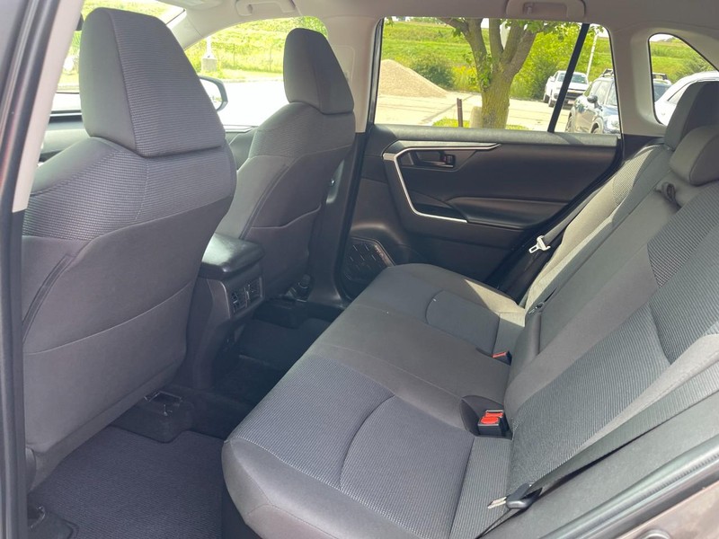 Toyota RAV4 Vehicle Image 16