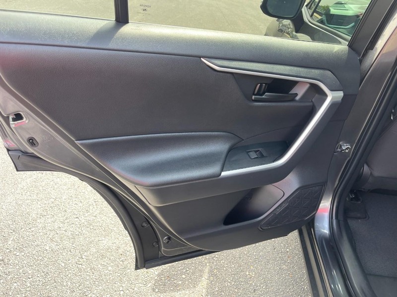 Toyota RAV4 Vehicle Image 17