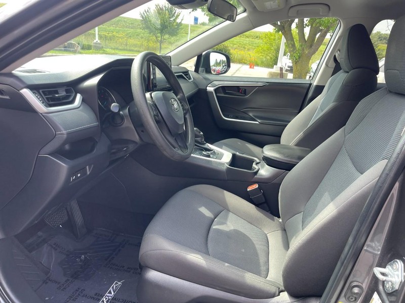 Toyota RAV4 Vehicle Image 18