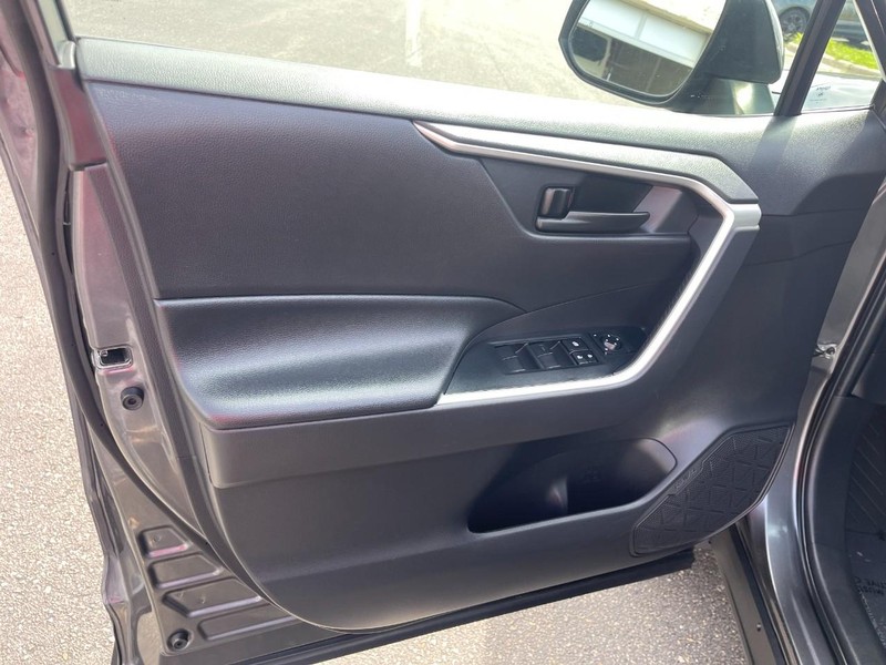 Toyota RAV4 Vehicle Image 19
