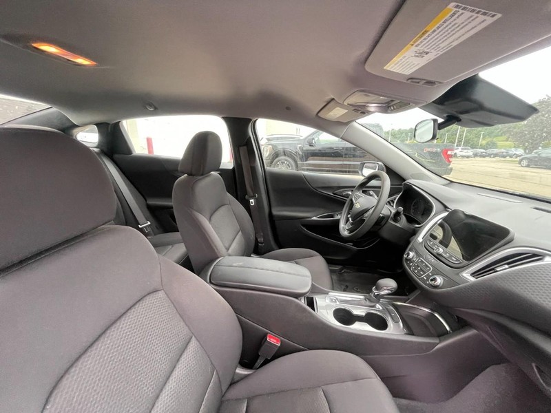 Chevrolet Malibu Vehicle Image 03