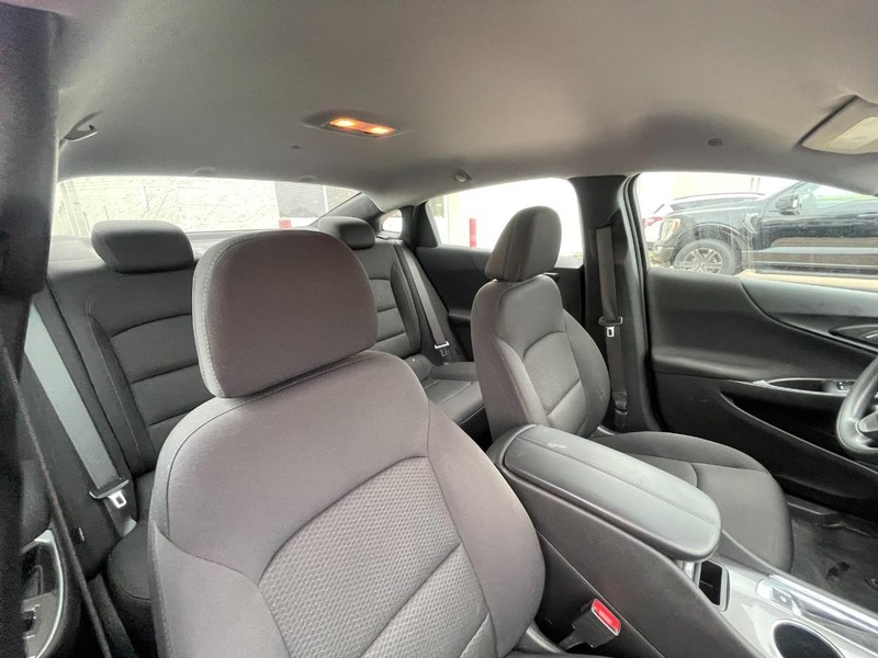 Chevrolet Malibu Vehicle Image 04