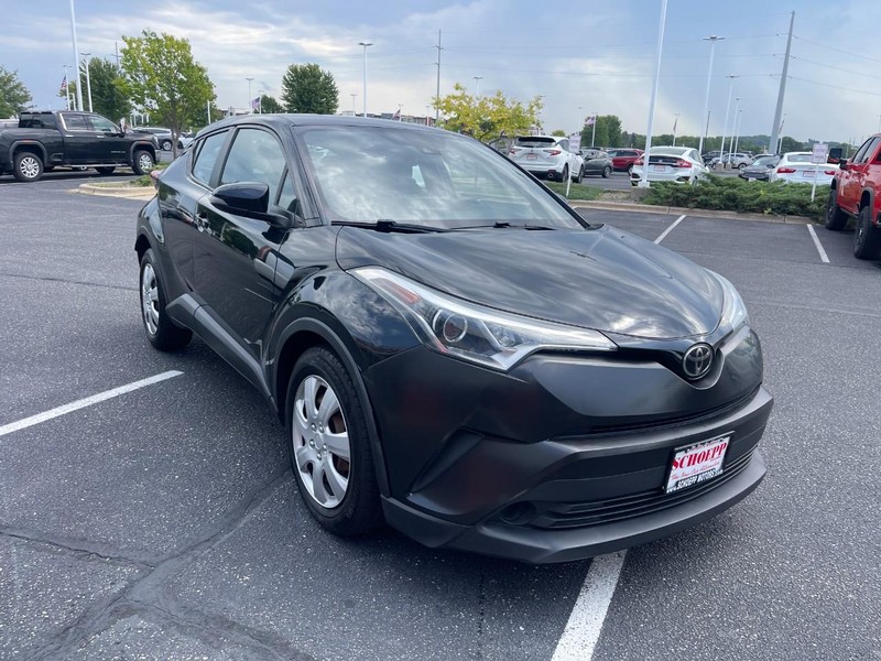 Toyota C-HR Vehicle Image 02