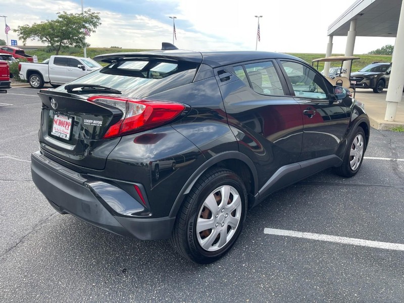 Toyota C-HR Vehicle Image 03