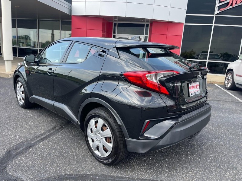 Toyota C-HR Vehicle Image 04