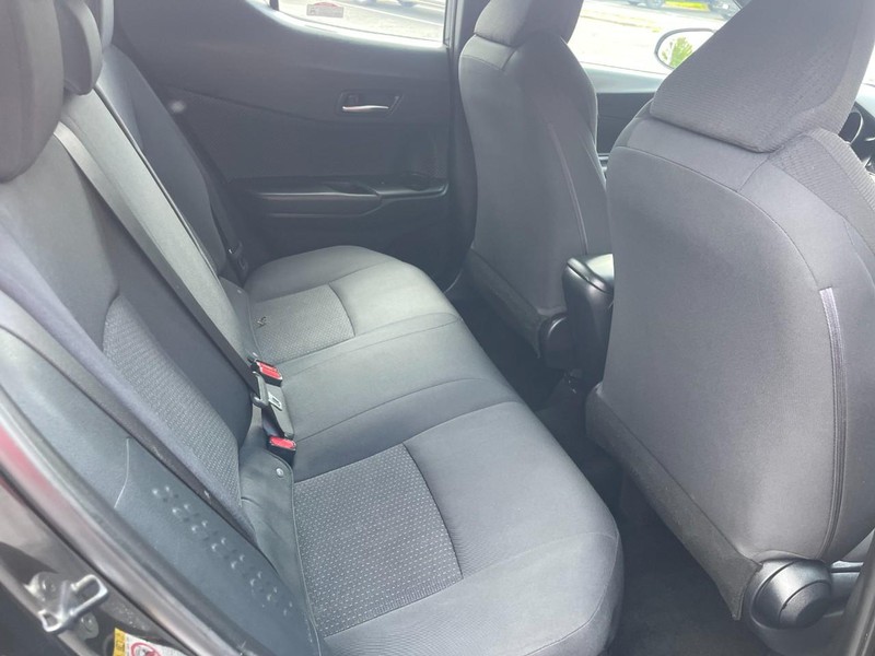 Toyota C-HR Vehicle Image 08