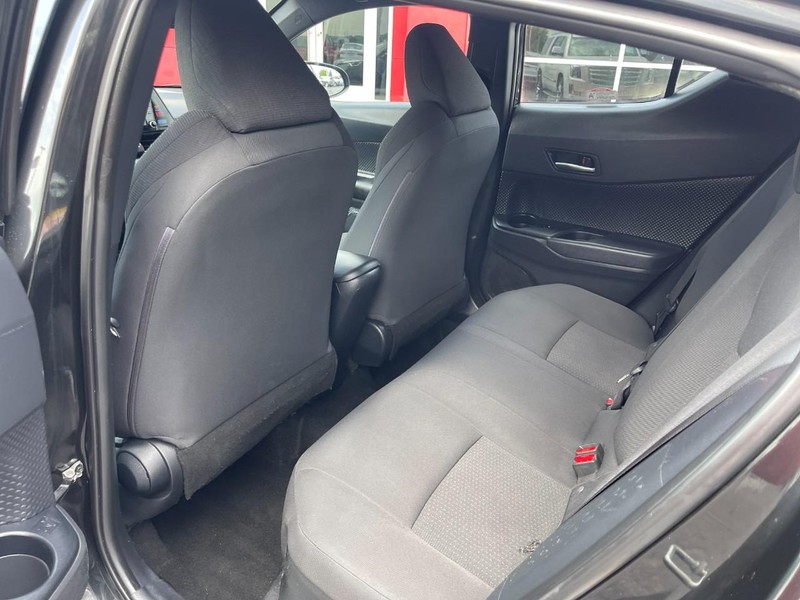 Toyota C-HR Vehicle Image 10