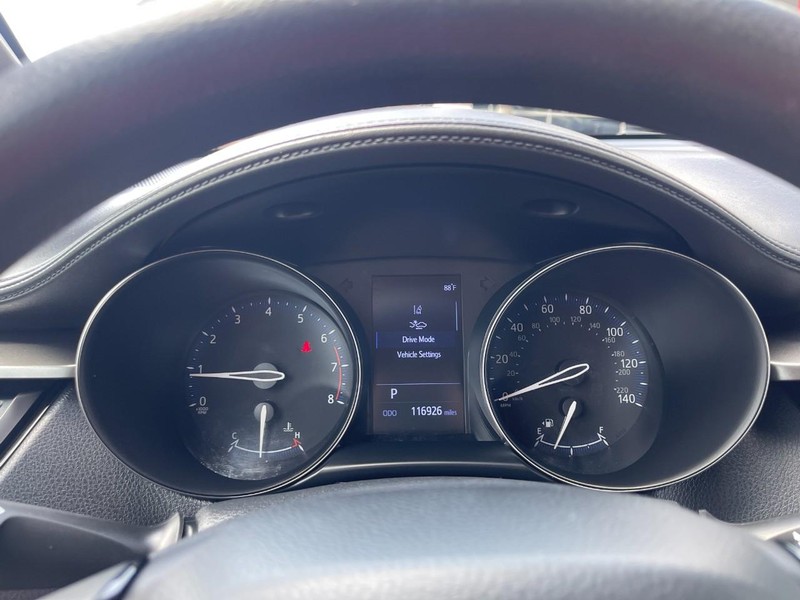 Toyota C-HR Vehicle Image 16