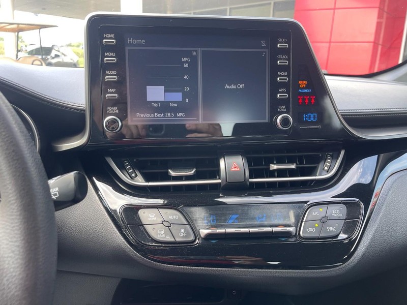 Toyota C-HR Vehicle Image 17