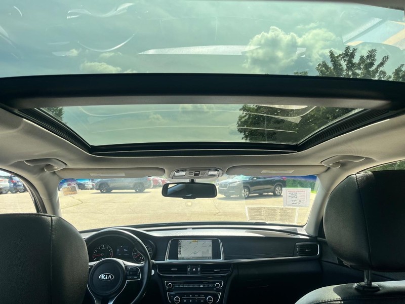 Kia Optima Vehicle Image 09