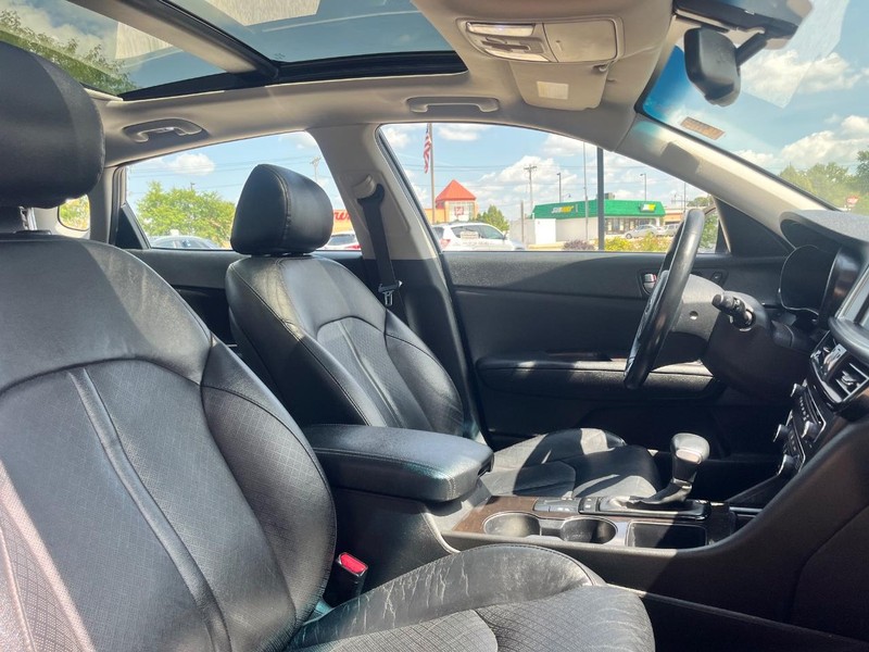 Kia Optima Vehicle Image 14