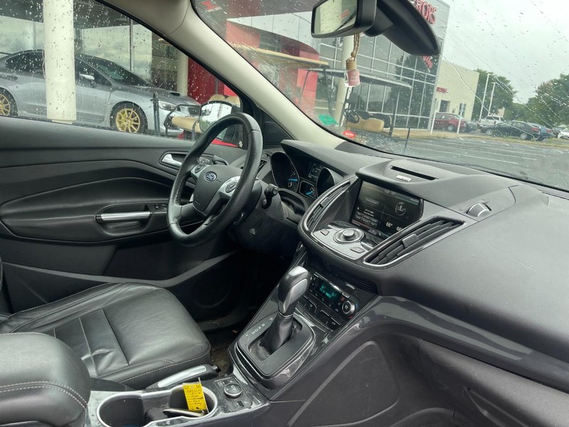 Ford Escape Vehicle Image 02