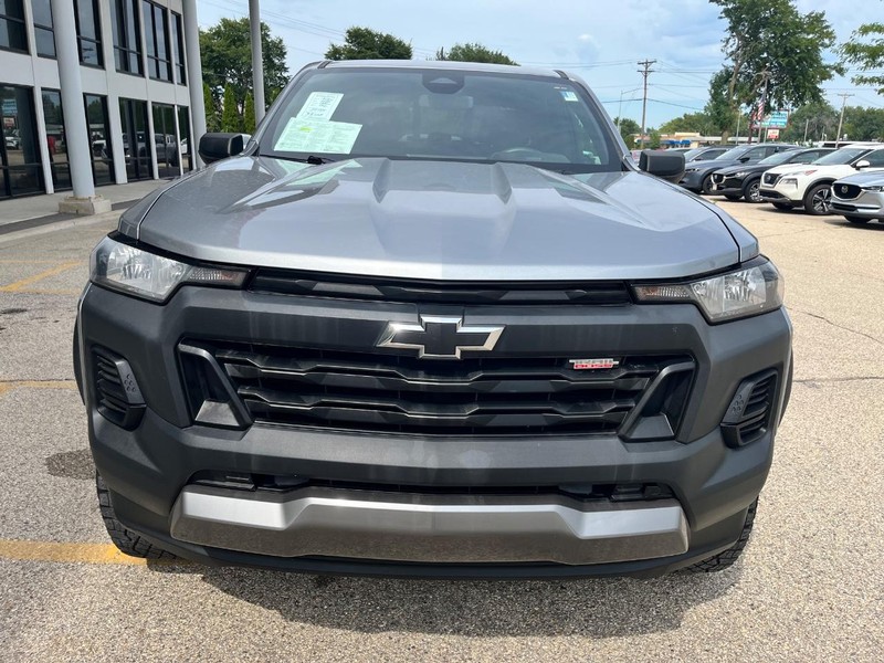 Chevrolet Colorado Vehicle Image 02