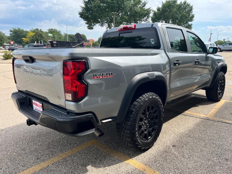 Chevrolet Colorado Vehicle Image 05